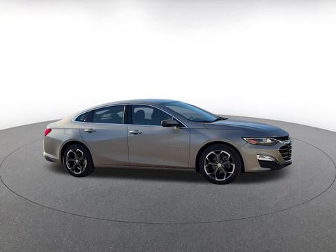 Used 2024 Chevrolet Malibu LT image 2