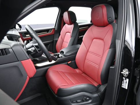 Used 2025 Porsche Cayenne S image 5