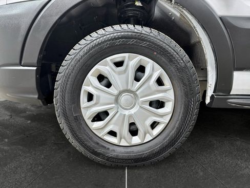 Used 2023 Ford E-Transit Medium Roof image 32