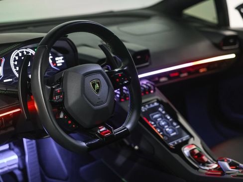 Used 2021 Lamborghini Huracan EVO RWD image 27