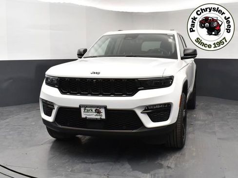 Used 2023 Jeep Grand Cherokee Limited w/ Luxury Tech Group II image 2