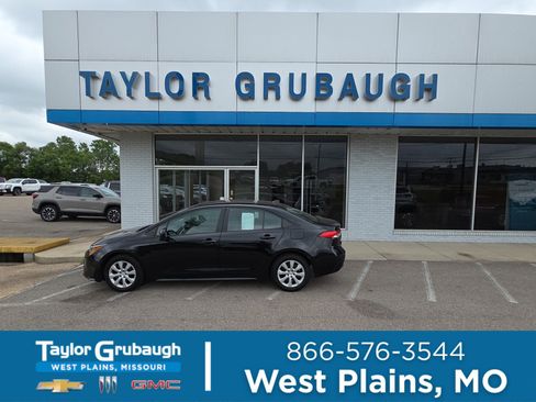Used 2024 Toyota Corolla LE FWD image 1