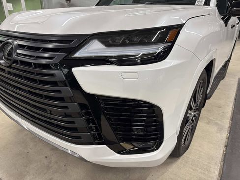 Certified 2025 Lexus LX 600 4WD w/ Luxury Package image 9