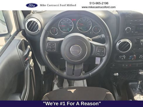 Used 2015 Jeep Wrangler Unlimited Sahara w/ Connectivity Group AWD/4WD image 11