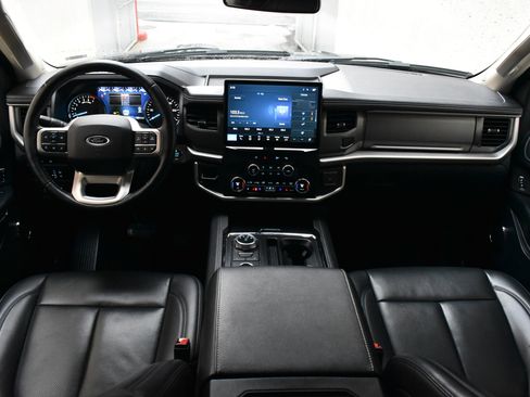 Used 2024 Ford Expedition XLT image 33