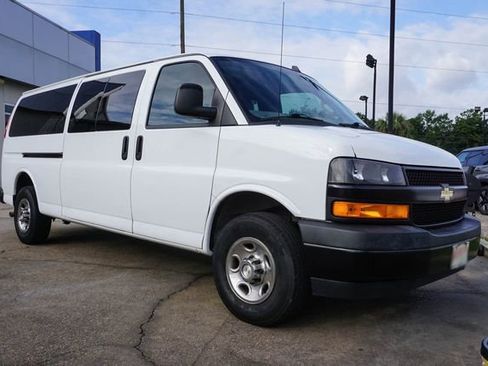 Used 2023 Chevrolet Express 3500 LS RWD image 2