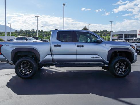 Certified 2025 Toyota Tacoma TRD Off-Road w/ TRD Off Road Upgrade Package AWD/4WD image 9