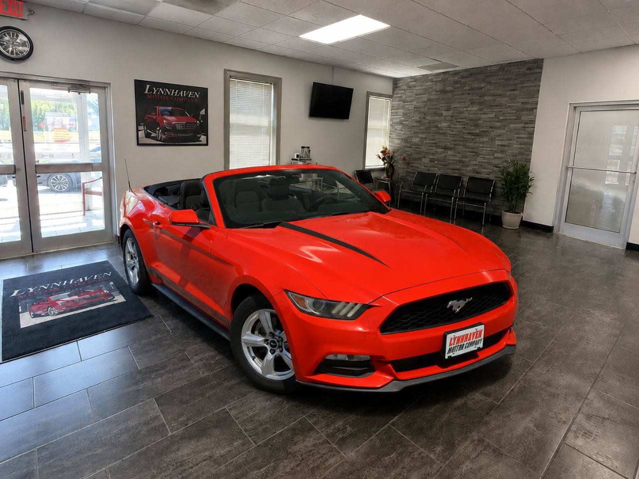 Used 2015 Ford Mustang Convertible RWD image 2