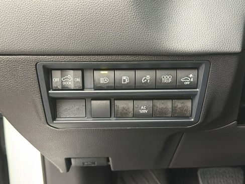 Used 2025 Toyota Tundra Limited image 28