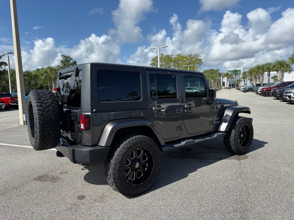 Used 2017 Jeep Wrangler Unlimited Sahara w/ Connectivity Group AWD/4WD image 3
