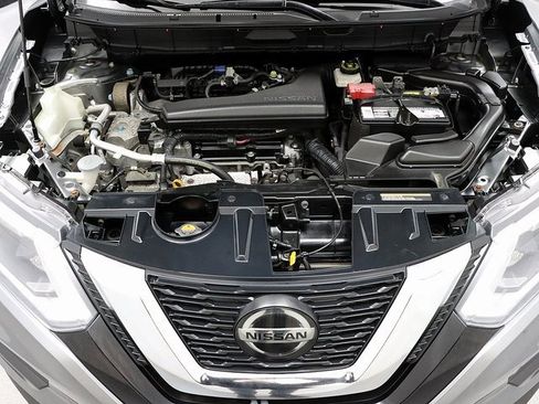 Used 2018 Nissan Rogue SV image 30