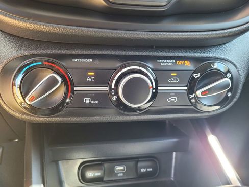 Used 2025 Kia Soul S FWD image 18