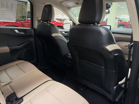 Used 2020 Ford Escape Titanium image 10