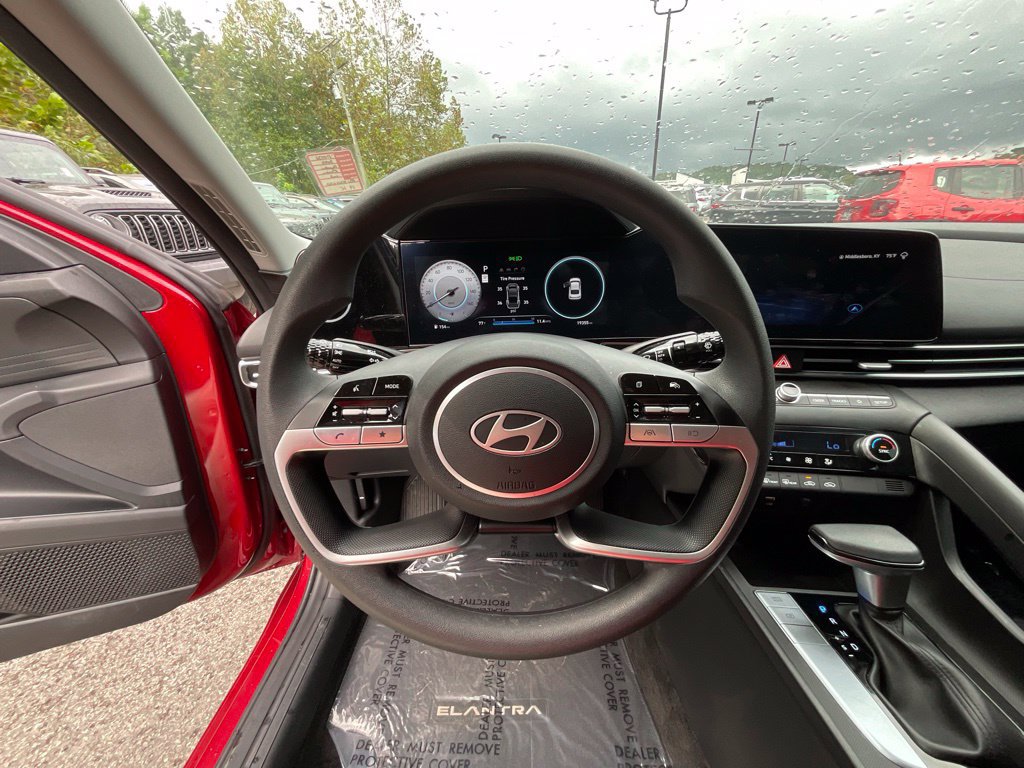 Used 2024 Hyundai Elantra SEL FWD image 10