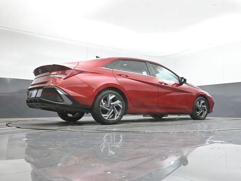 Used 2025 Hyundai Elantra SEL image 44