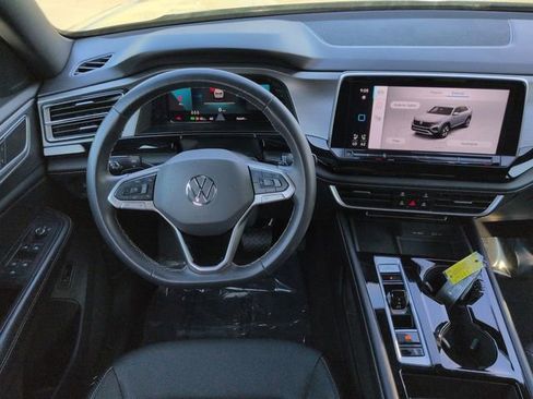 Used 2024 Volkswagen Atlas Cross Sport SE image 18