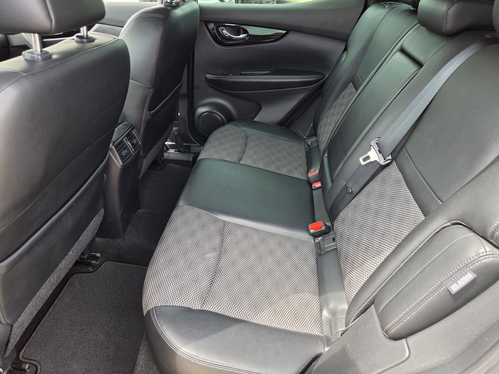 Used 2022 Nissan Rogue Sport SV w/ Technology Package FWD image 11