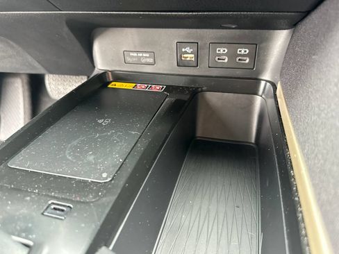 Used 2025 Toyota Camry LE AWD/4WD image 41