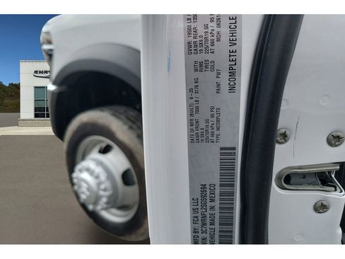 New 2025 RAM 5500 Tradesman AWD/4WD image 38