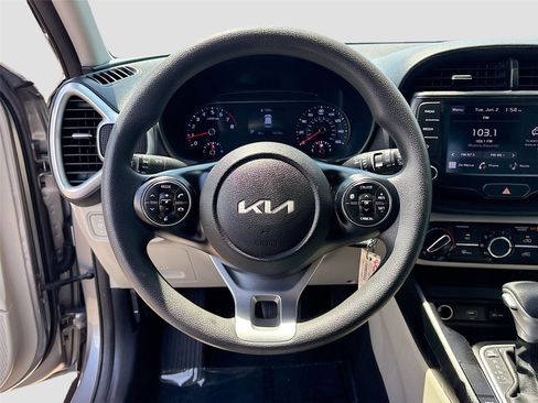 Used 2022 Kia Soul LX FWD image 11