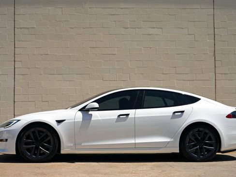 Used 2021 Tesla Model S Plaid image 9