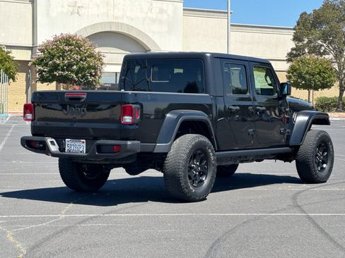 Used 2022 Jeep Gladiator Overland AWD/4WD image 4