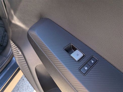 Used 2025 Mitsubishi Outlander SE image 34