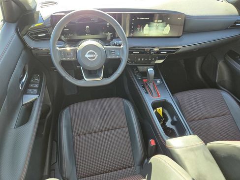 Certified 2025 Nissan Kicks SR FWD image 12