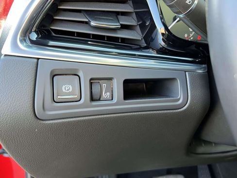 Used 2024 Cadillac XT6 Luxury image 23