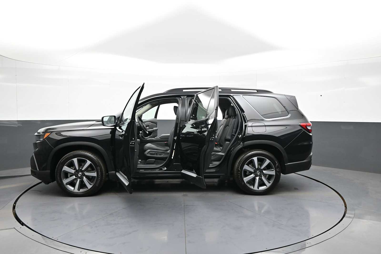 Certified 2025 Honda Pilot Touring image 46