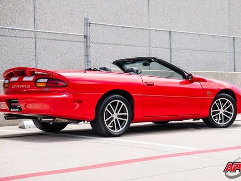 Used 2002 Chevrolet Camaro Z28 w/ SS Performance/Appearance Pkg RWD image 4