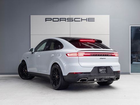 Certified 2025 Porsche Cayenne E-Hybrid Coupe image 3