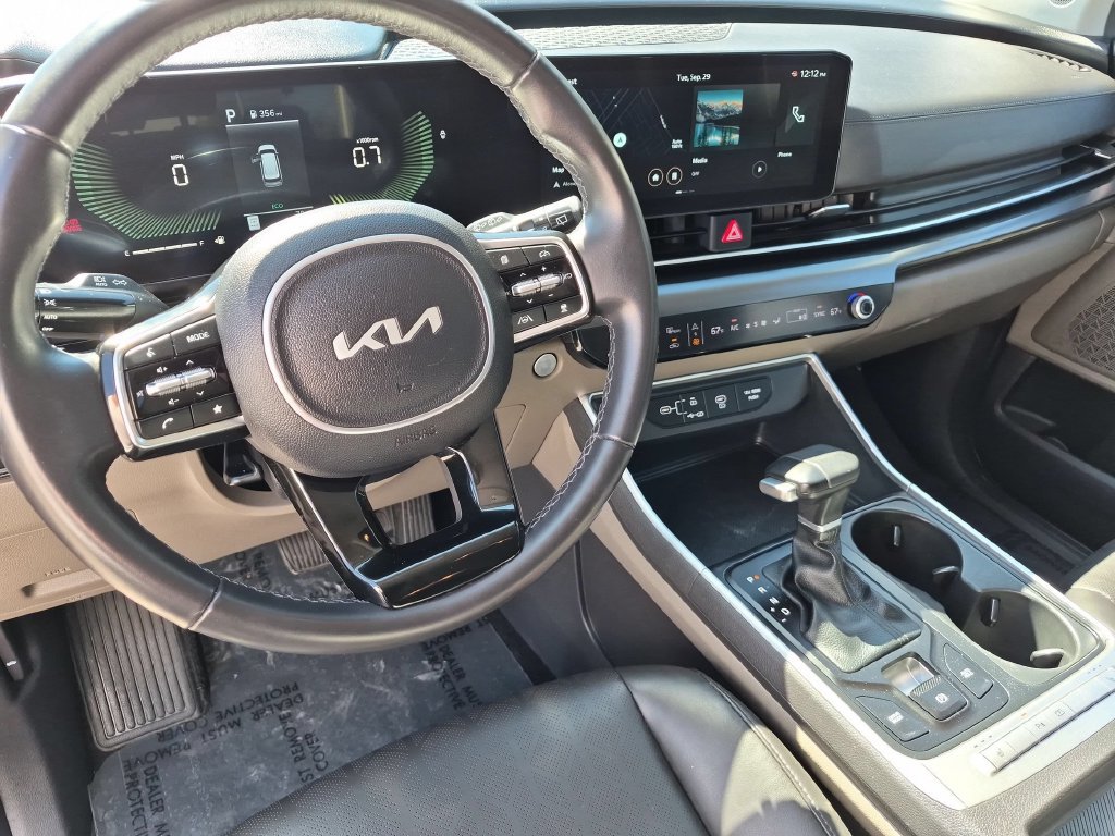 Used 2025 Kia Carnival FWD image 15