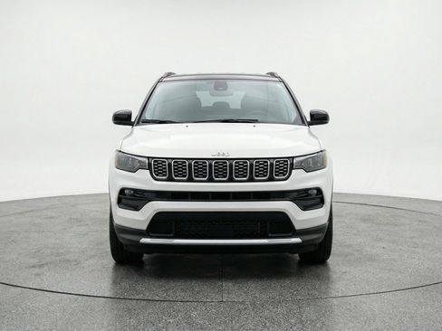 Used 2025 Jeep Compass Limited image 2