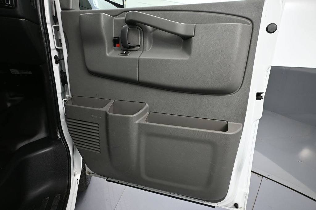 Used 2016 Chevrolet Express 2500 RWD image 29