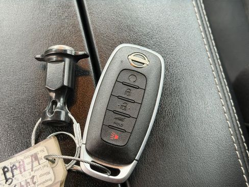 Used 2025 Nissan Rogue SV FWD image 27
