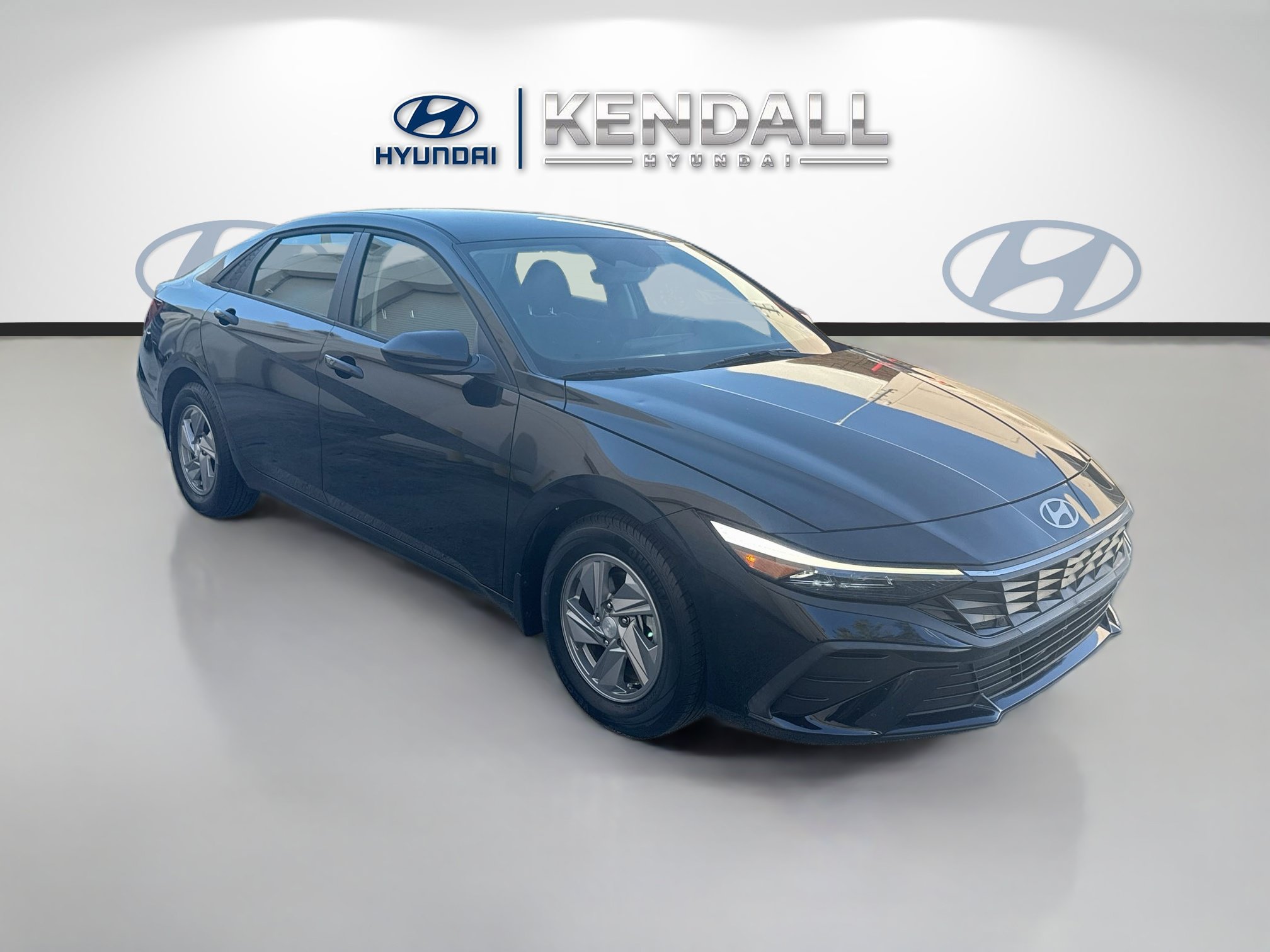 Used 2025 Hyundai Elantra SE FWD image 1