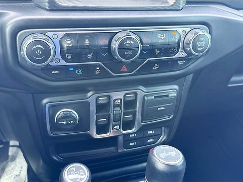Used 2023 Jeep Wrangler Unlimited Sahara w/ Cold Weather Group AWD/4WD image 17