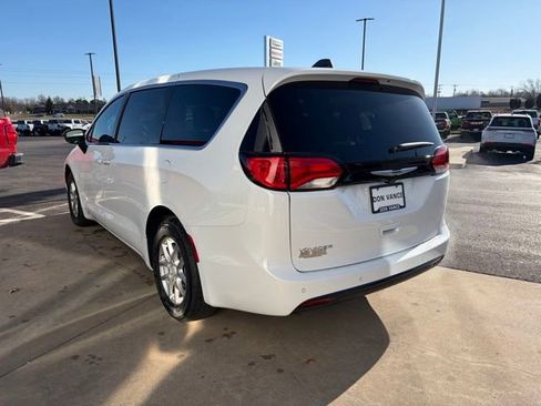 New 2026 Chrysler Voyager LX image 4