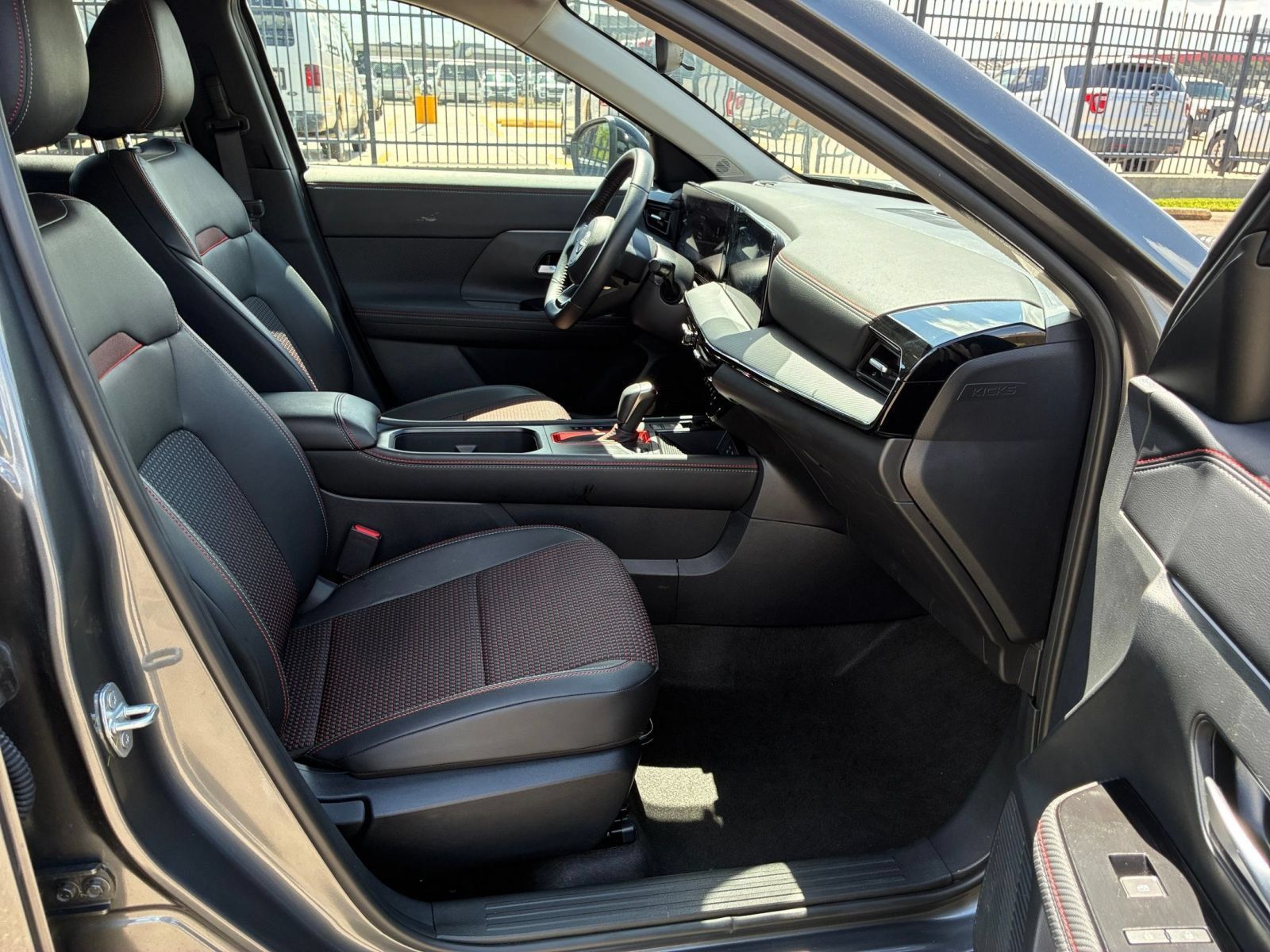 Used 2026 Nissan Kicks SR FWD image 34
