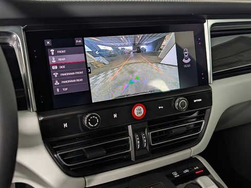 New 2026 Porsche Macan image 32