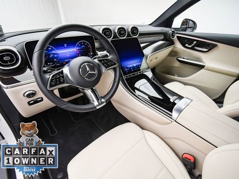 Used 2025 Mercedes-Benz GLC 300 4MATIC image 12