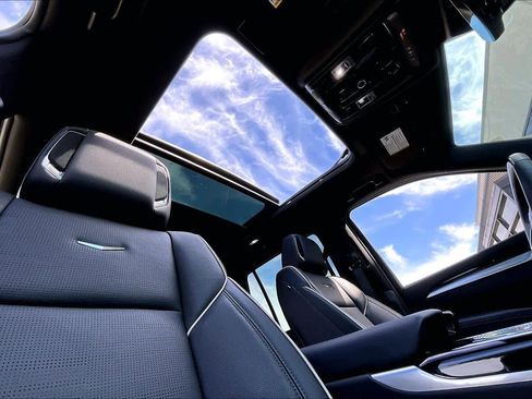 Used 2025 Cadillac Escalade Sport image 13