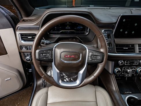 Used 2022 GMC Yukon SLT w/ SLT Premium Package image 18