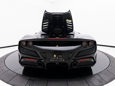 Used 2022 Ferrari F8 Tributo image 33