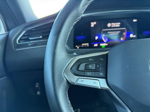 Used 2023 Volkswagen Tiguan SE R-Line image 14