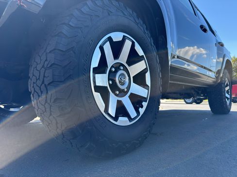 Used 2018 Toyota 4Runner TRD Off-Road Premium AWD/4WD image 21