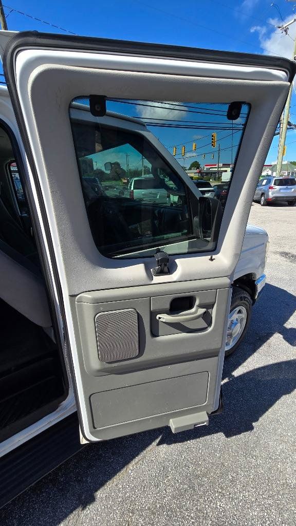Used 2014 Ford E-150 and Econoline 150 Wagon RWD image 12