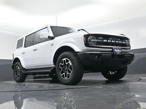 New 2025 Ford Bronco Outer Banks image 17