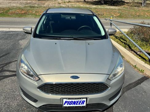 Used 2016 Ford Focus SE FWD image 4